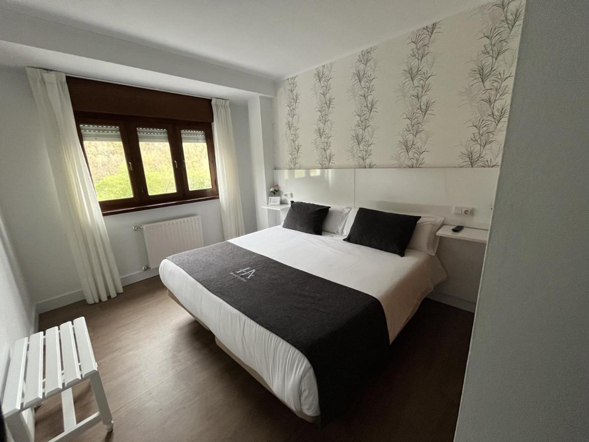 Hotel Avelina Cangas de Onis Exterior photo