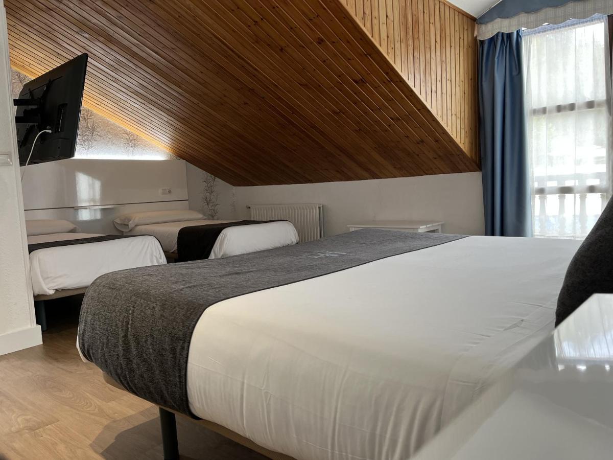 Hotel Avelina Cangas de Onis Exterior photo